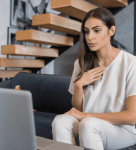 Women on a computer looking for teen treatment centers in dallas texas